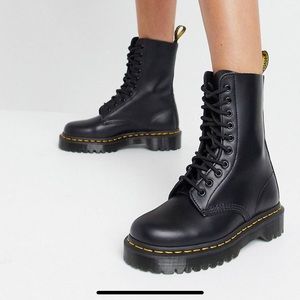 Dr. Martens - Bex 10 Eye Boot - Black